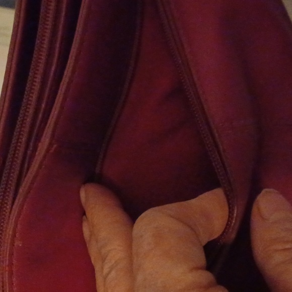 GUC - Etienne Aigner Genuine Cowhide Leather Wine Color Bag - Picture 5 of 14